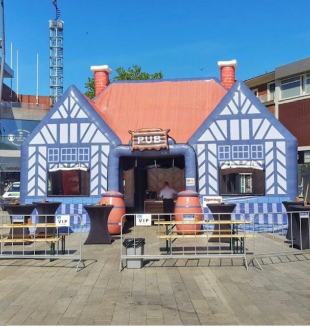 Opblaasbare feesttenten/partytenten huren huren