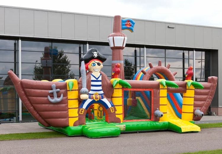Multiplay-XXL-Piratenboot-springkussen-2.jpg